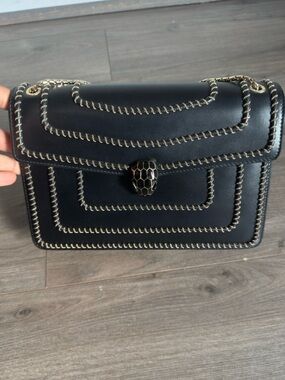 Authentic- BVLGARI SERPENTI FOREVER
Black Leather Shoulder Bag